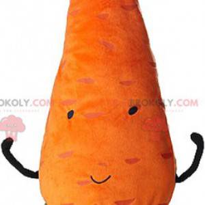 Reusachtige oranje wortel mascotte. Plantaardige mascotte -